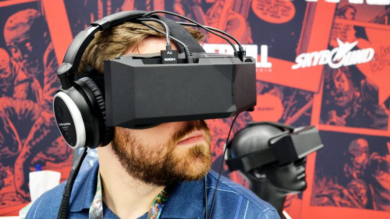 starvr-headset-e3-2016-starbreeze-5