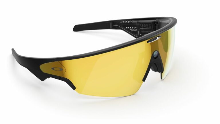 Общественники массово атаковали Meta* из-за умных очков