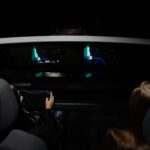 FORVIA HELLA и Distance Technologies объединились в создании беззеркальных автодисплеев дополненной реальности